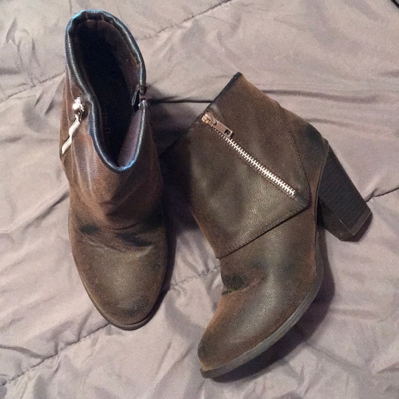Shoes - Picture 1 of 1